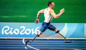 Kontaktlinsen beim Sport mit Prothese
