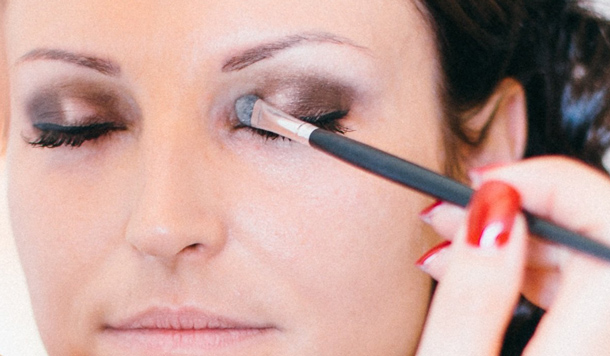 Linsenfreundliches Make-up